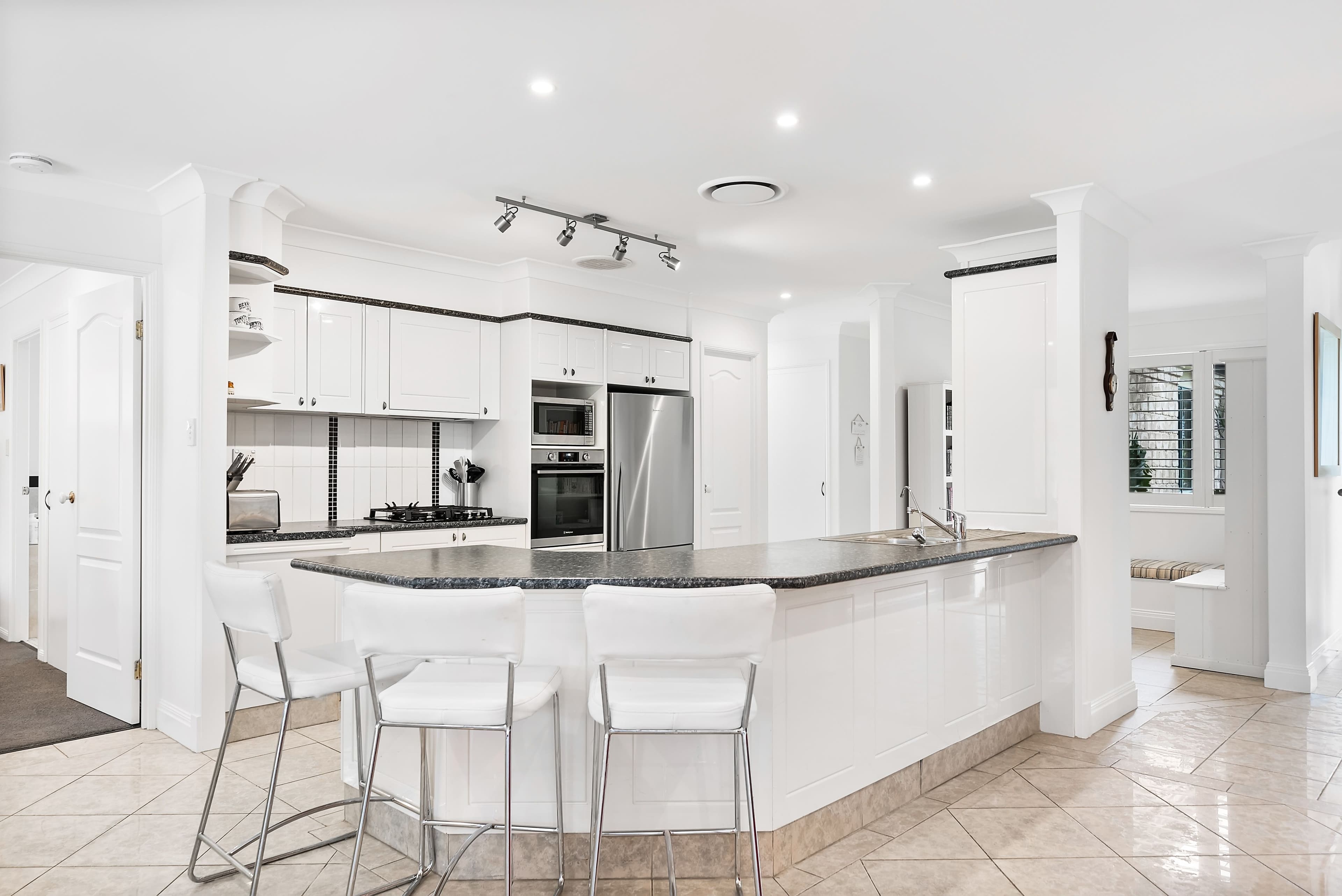 2 Pultenea Court, Elanora QLD 4221, Elanora - Thumbnail 8
