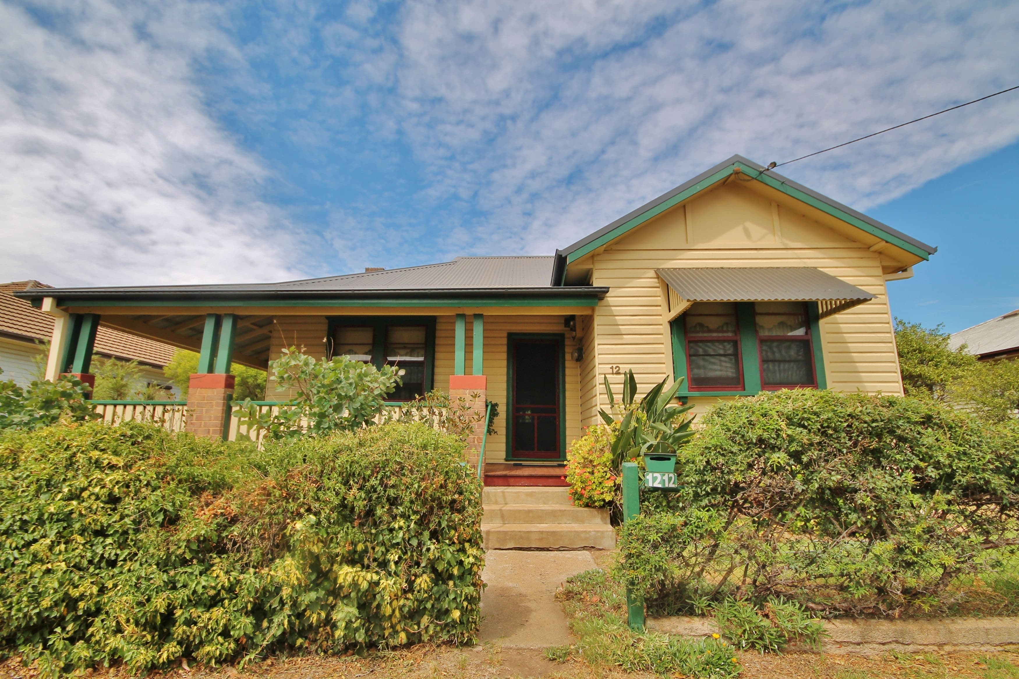 12 Miro Street, Young - Image 1