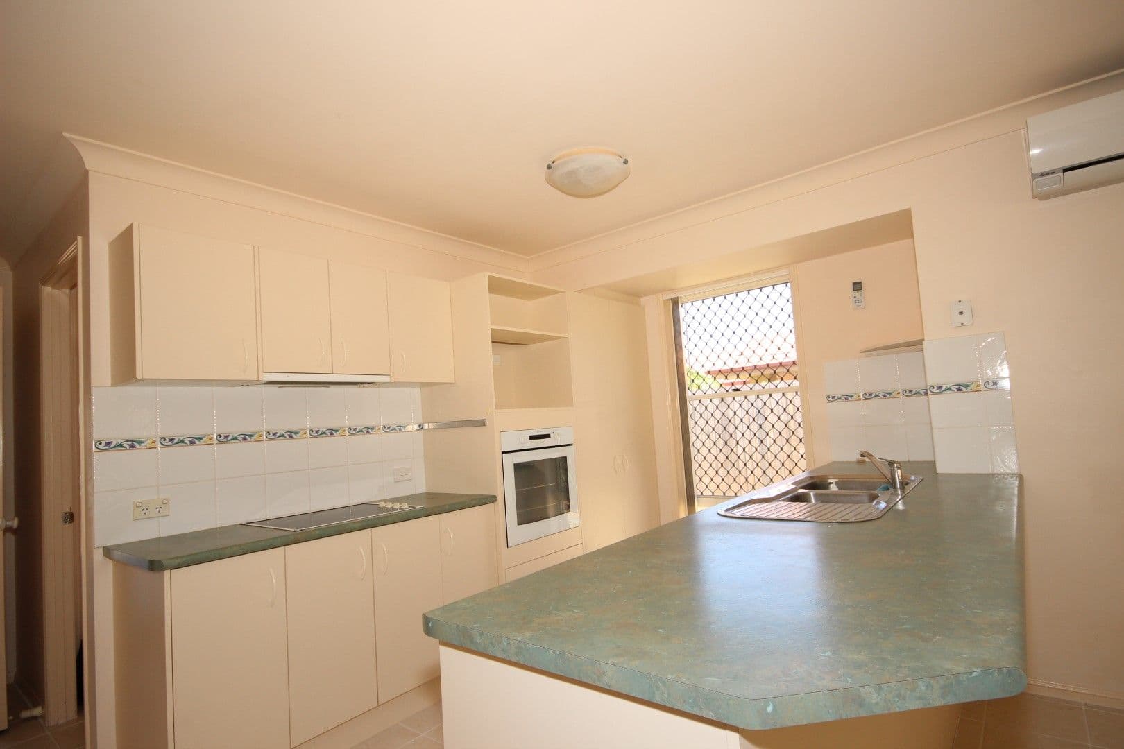 12 Foxhill Place, Banora Point - Thumbnail 2