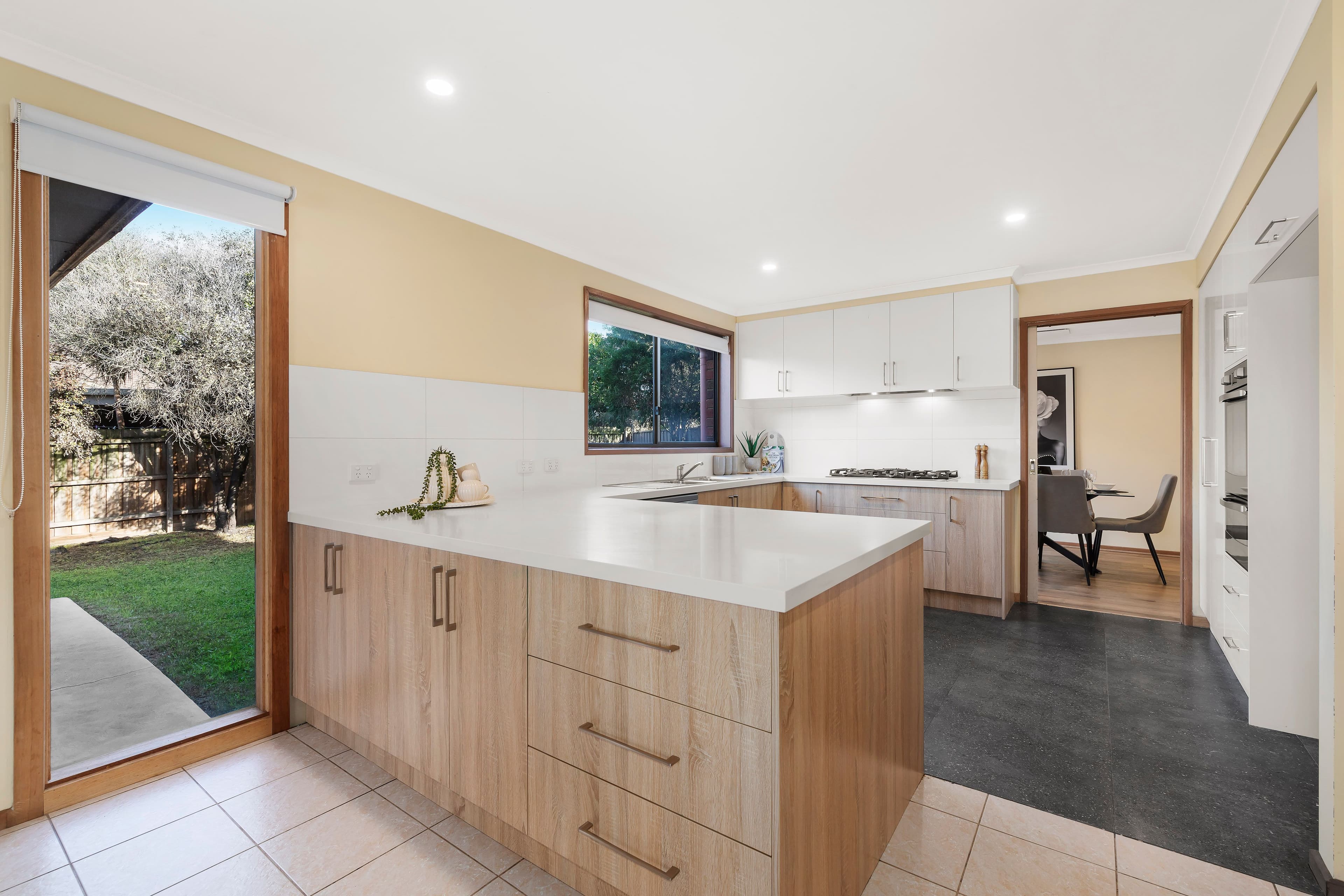 4 Senior Close, Mill Park VIC 3082, Mill Park - Thumbnail 2