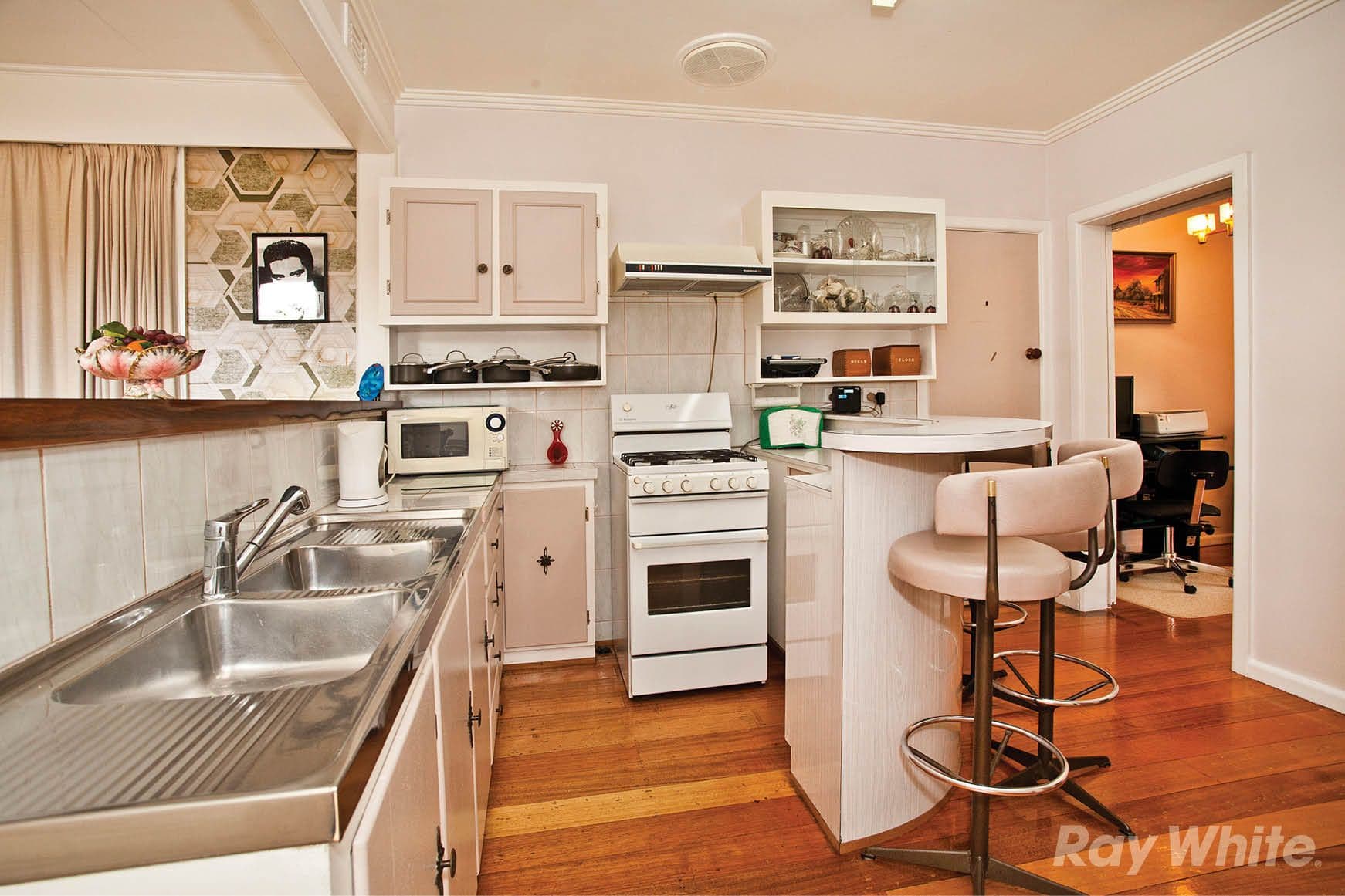 24 Durward Avenue, Glen Waverley VIC 3150, Glen Waverley - Thumbnail 2