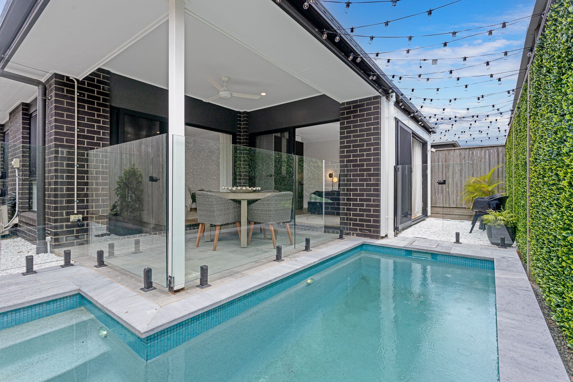 7 Whitehaven Road, Newport QLD 4020, Newport - Thumbnail 2