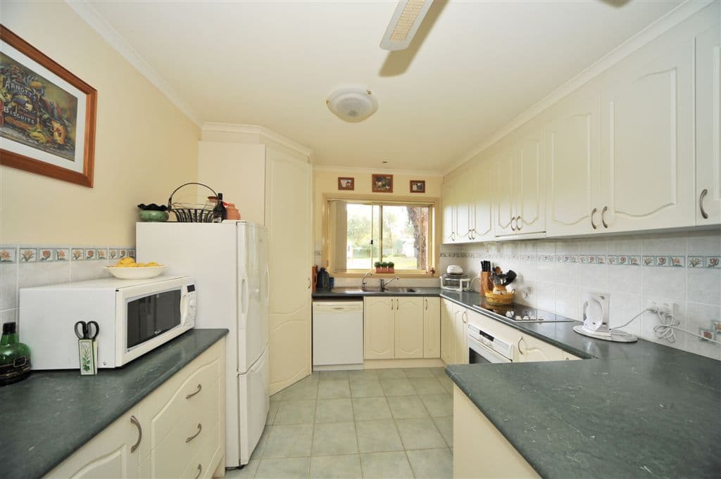 82 Caldwell Street, HEATHCOTE VIC 3523, Heathcote - Thumbnail 3