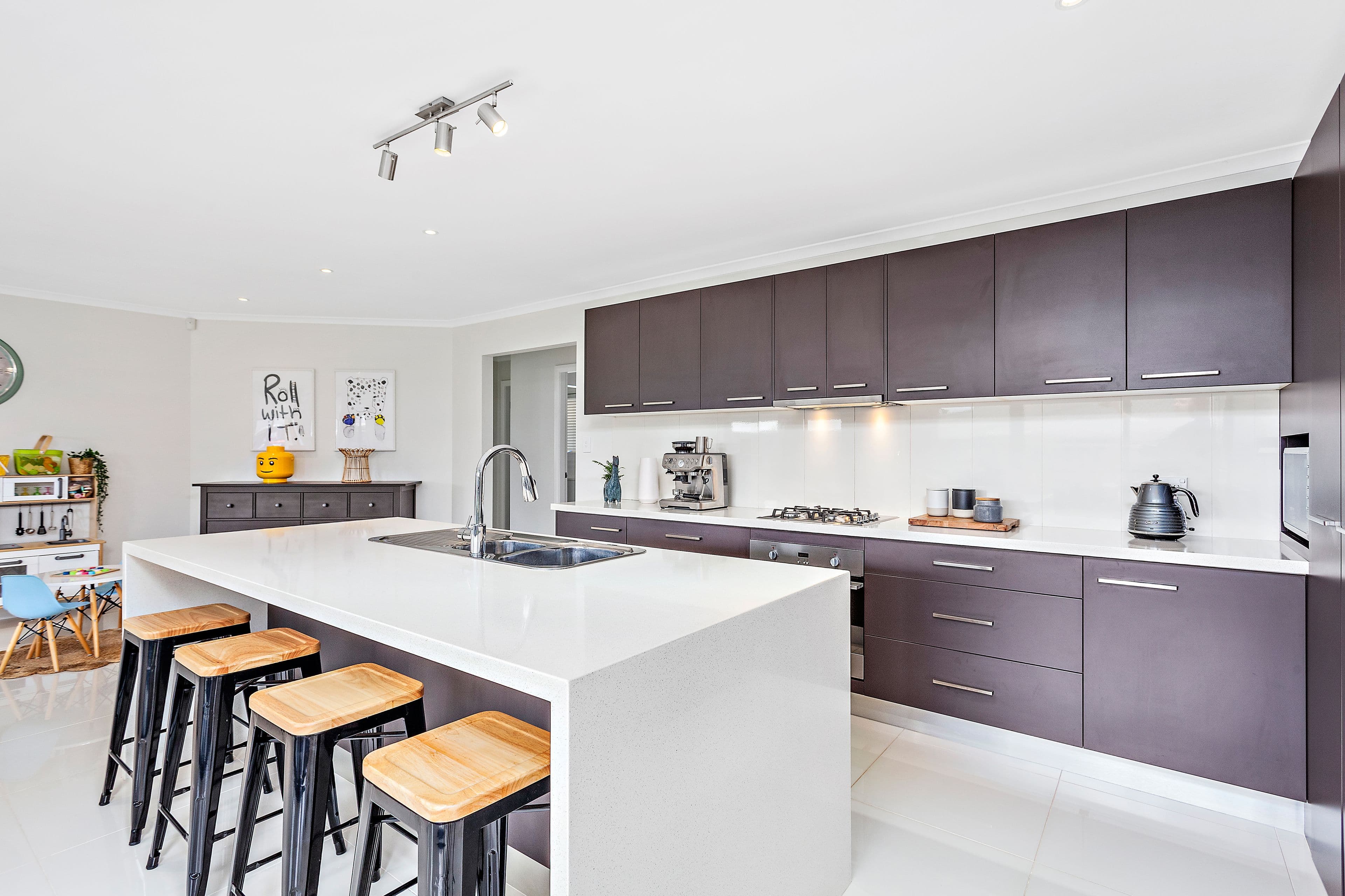 213 Ashburton Drive, Albion Park - Thumbnail 2
