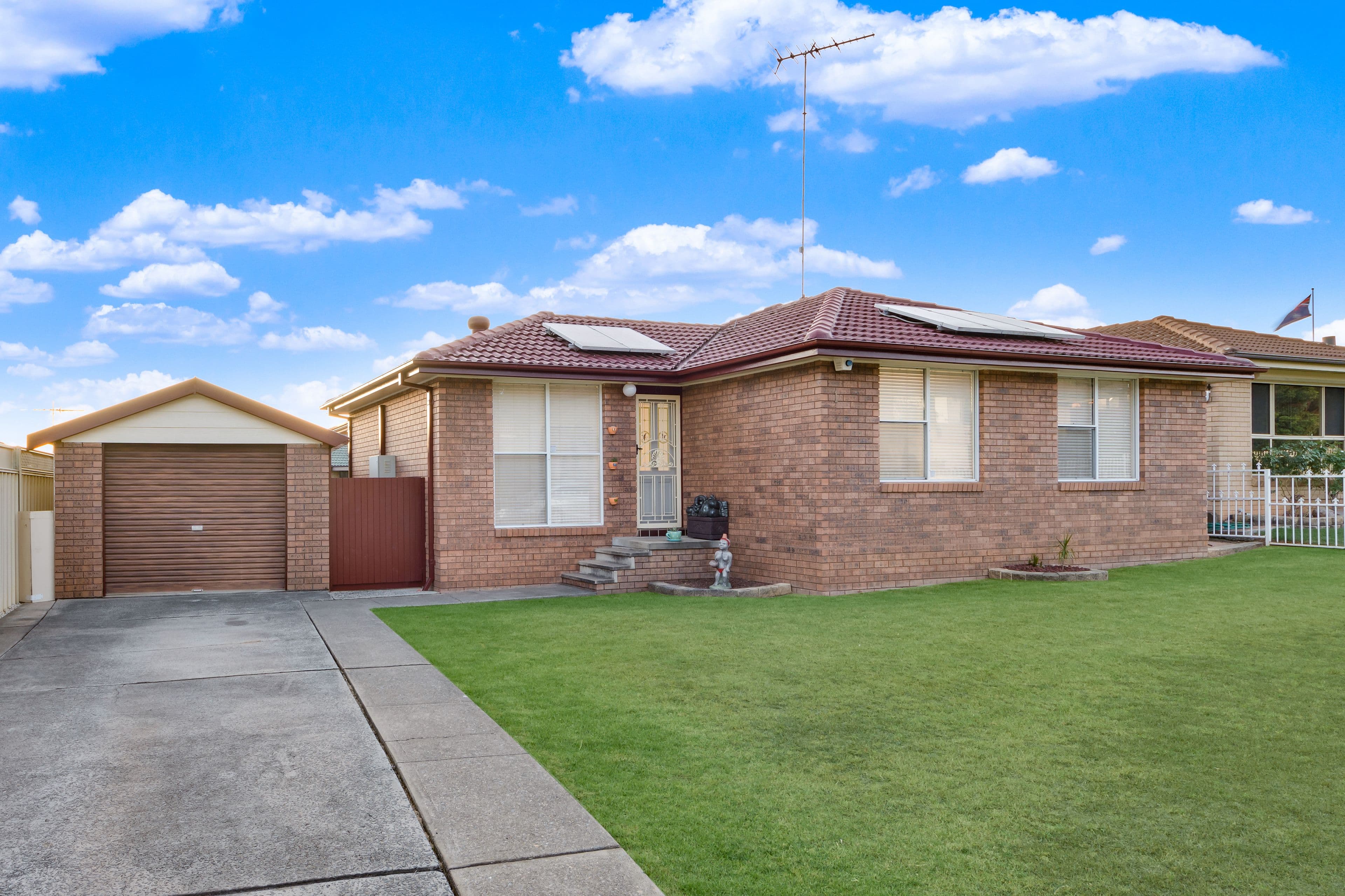 Minto NSW 2566, Minto - Image 1