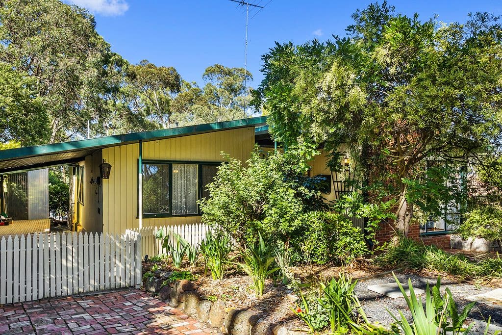 21 Pine Crescent, Ringwood North VIC 3134, Ringwood North - Thumbnail 2