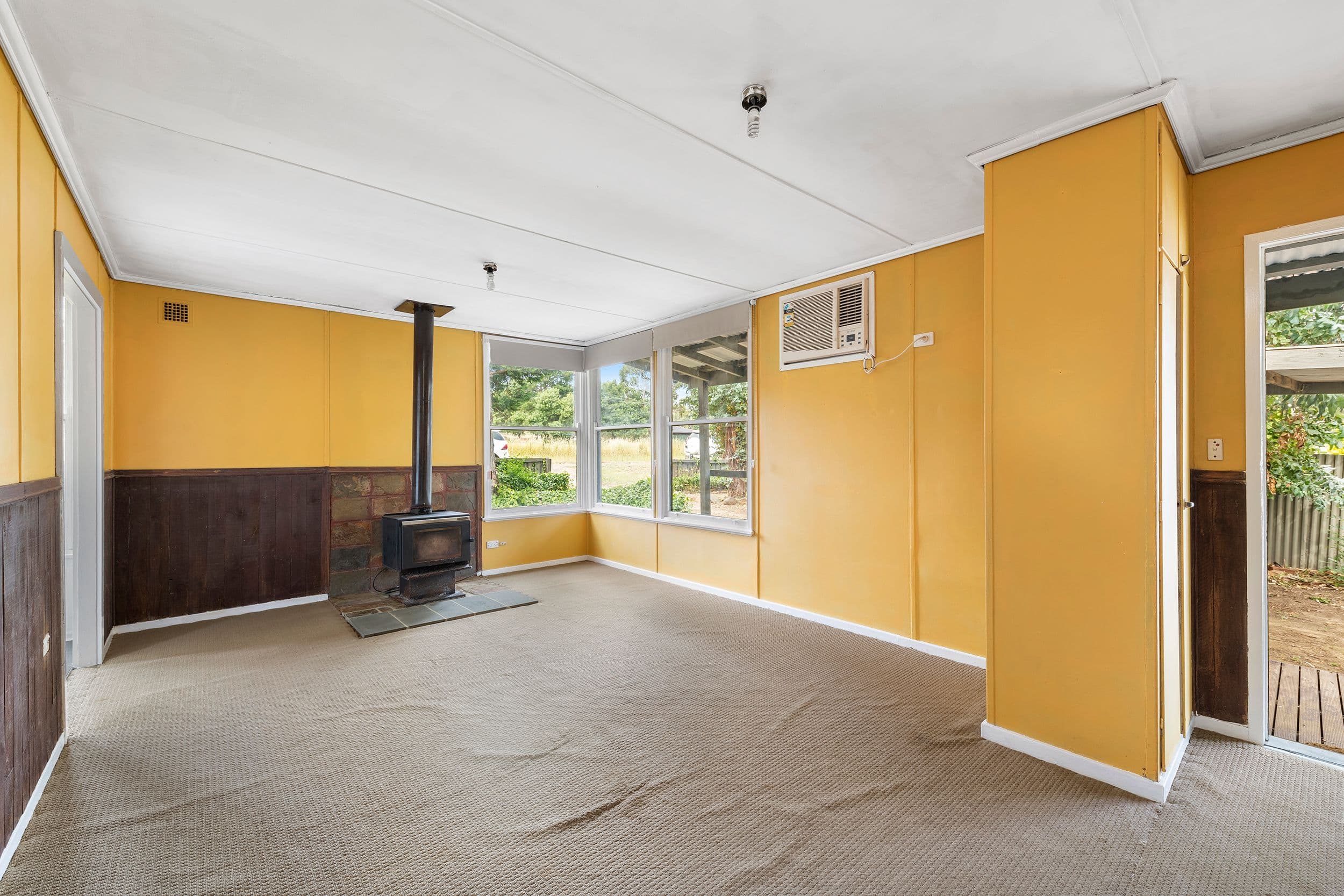 15 Cowen Street, Heathcote VIC 3523, Heathcote - Thumbnail 2