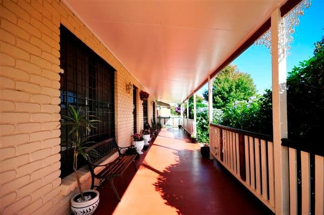28 Champagne Crescent, WILSONTON HEIGHTS QLD 4350, Wilsonton Heights - Thumbnail 2