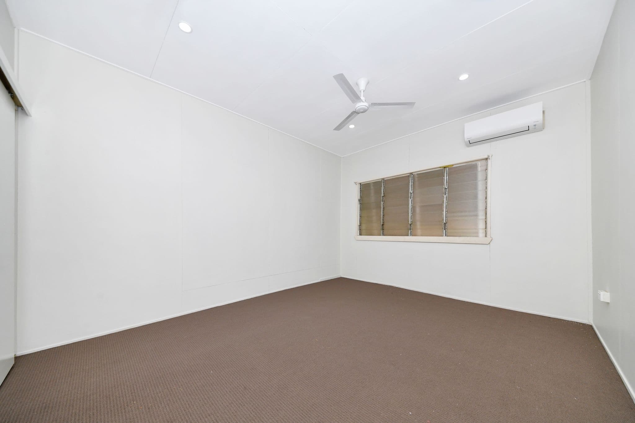 128 Kings Road, Hyde Park QLD 4812, Hyde Park - Thumbnail 8