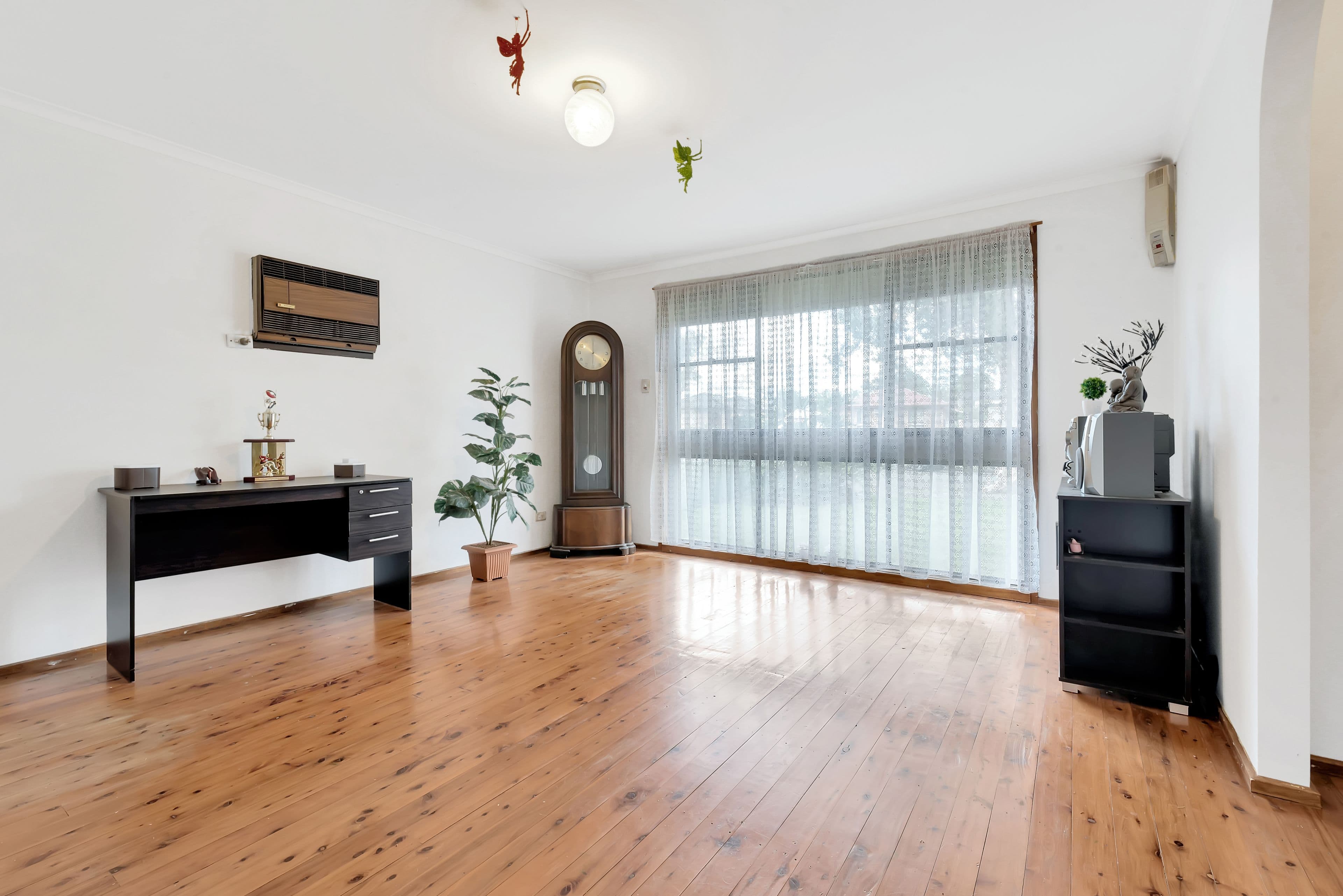 11 Kemmel Close, Bossley Park NSW 2176, Bossley Park - Thumbnail 2
