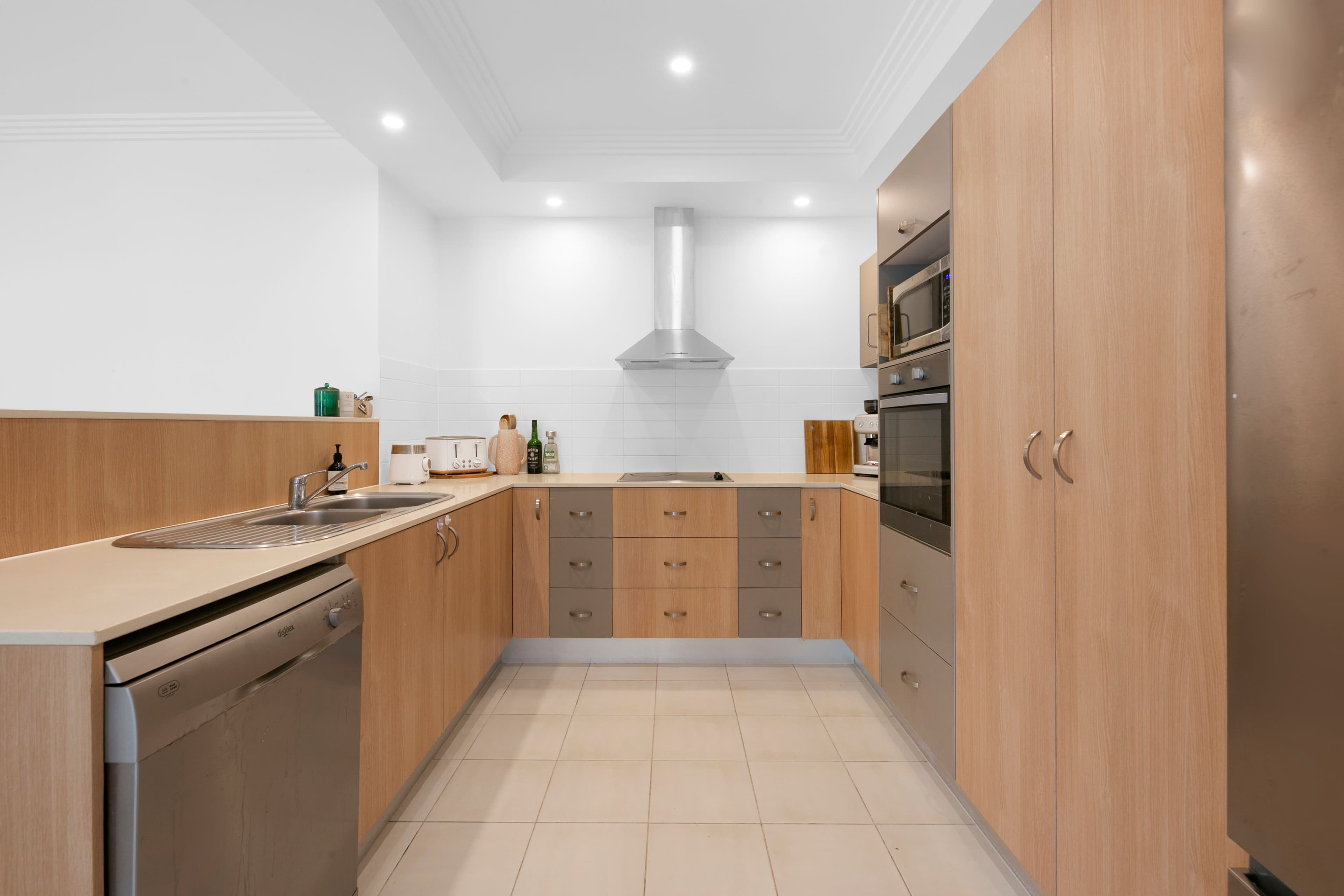 4 Royal Links Drive, Robina QLD 4226, Robina - Thumbnail 4