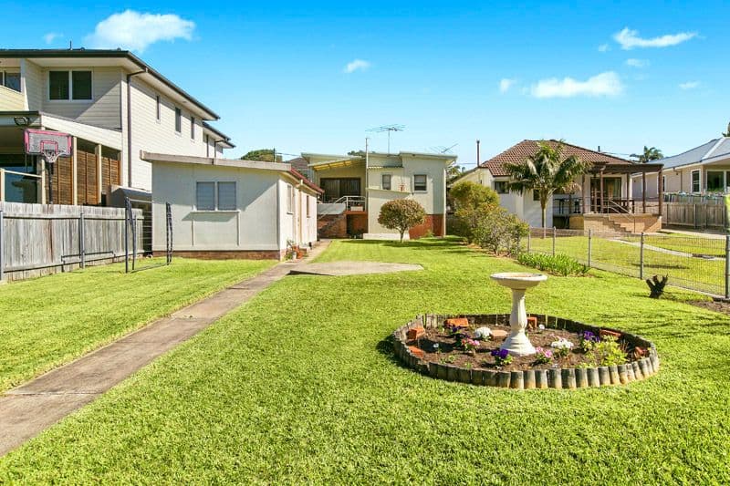 20 Stewart Avenue, CURL CURL NSW 2096, Curl Curl - Thumbnail 2