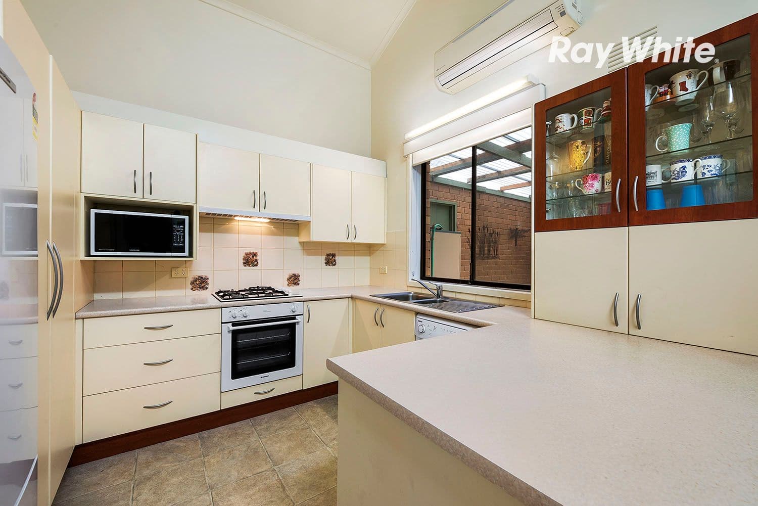 30 Everest Drive, Cheltenham VIC 3192, Cheltenham - Thumbnail 3