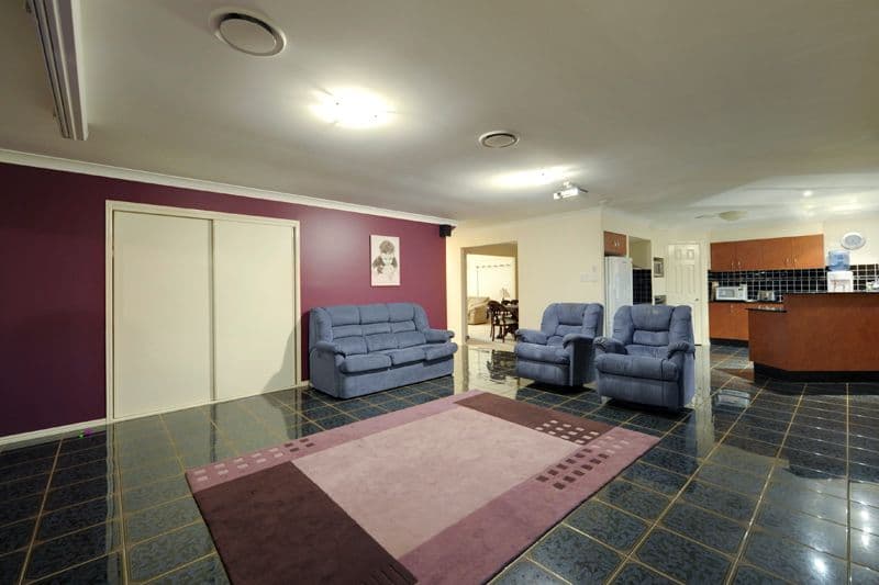 42 Leelaben Place, EIGHT MILE PLAINS QLD 4113, Eight Mile Plains - Thumbnail 4