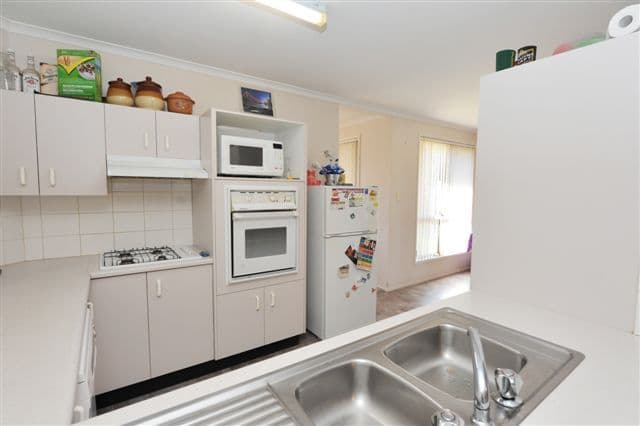 16 Satinwood Court, GLENVALE QLD 4350, Glenvale - Thumbnail 2