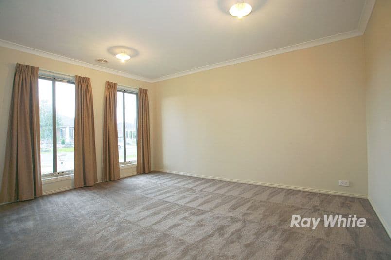 41 Thunderbolt Drive, CRANBOURNE EAST VIC 3977, Cranbourne East - Thumbnail 2
