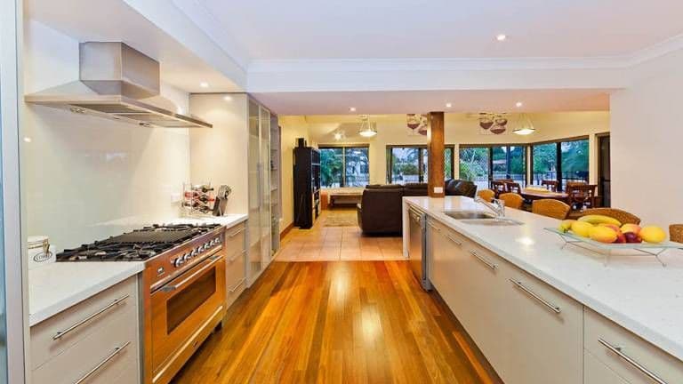 39 Beverley Crescent, BROADBEACH WATERS QLD 4218, Broadbeach Waters - Thumbnail 3