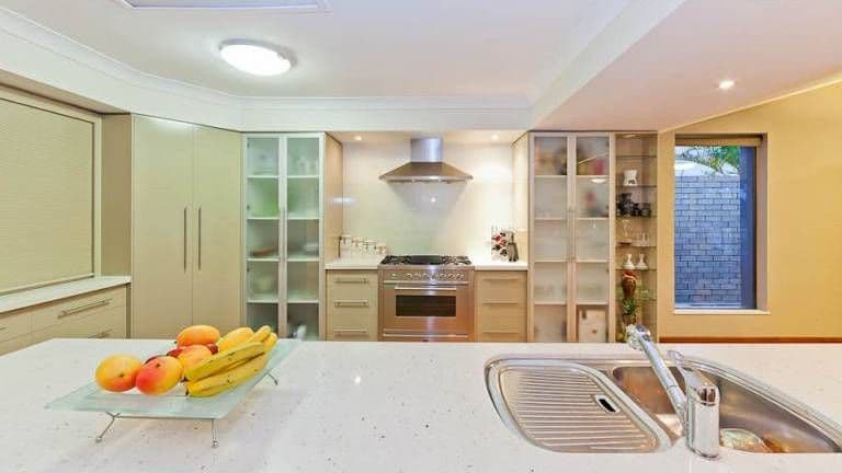 39 Beverley Crescent, BROADBEACH WATERS QLD 4218, Broadbeach Waters - Thumbnail 6