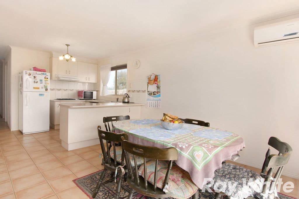 1 Sir Thomas Drive, Pakenham VIC 3810, Pakenham - Thumbnail 4