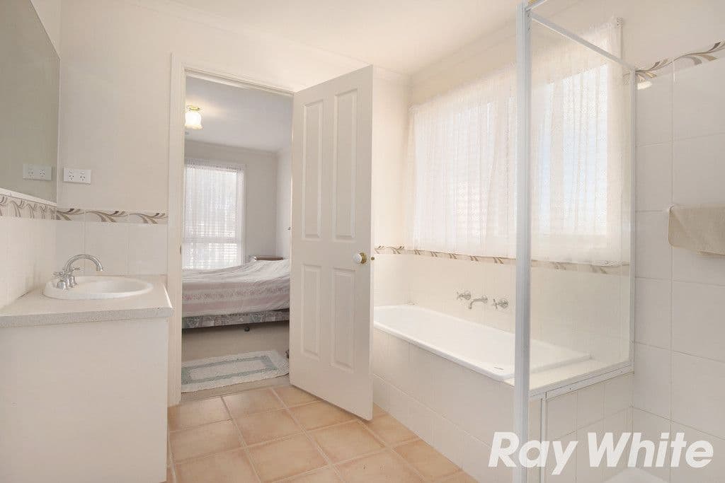 1 Sir Thomas Drive, Pakenham VIC 3810, Pakenham - Thumbnail 6