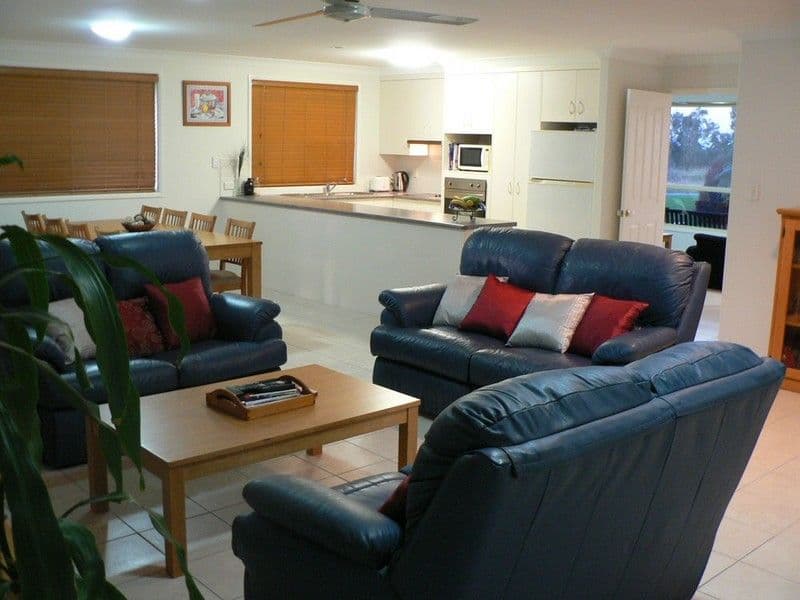 21 Caledon Street, TANNUM SANDS QLD 4680, Tannum Sands - Thumbnail 4