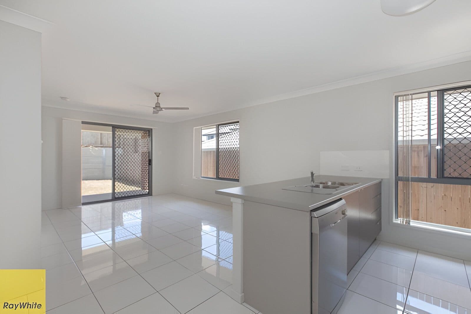 34 Leigh Crescent, Dakabin QLD 4503, Dakabin - Thumbnail 4
