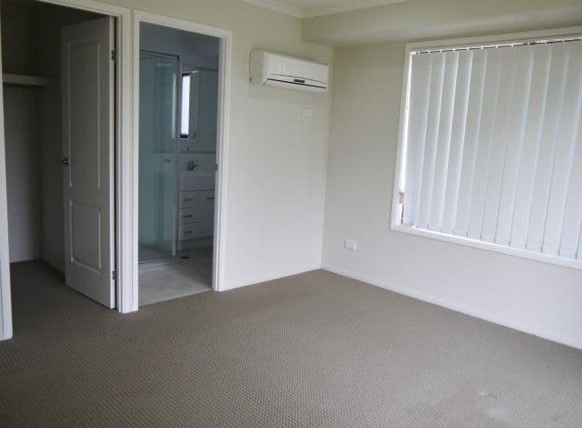 33 Daintree Boulevard, NEW AUCKLAND QLD 4680, New Auckland - Thumbnail 4