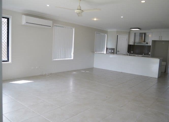 33 Daintree Boulevard, NEW AUCKLAND QLD 4680, New Auckland - Thumbnail 6