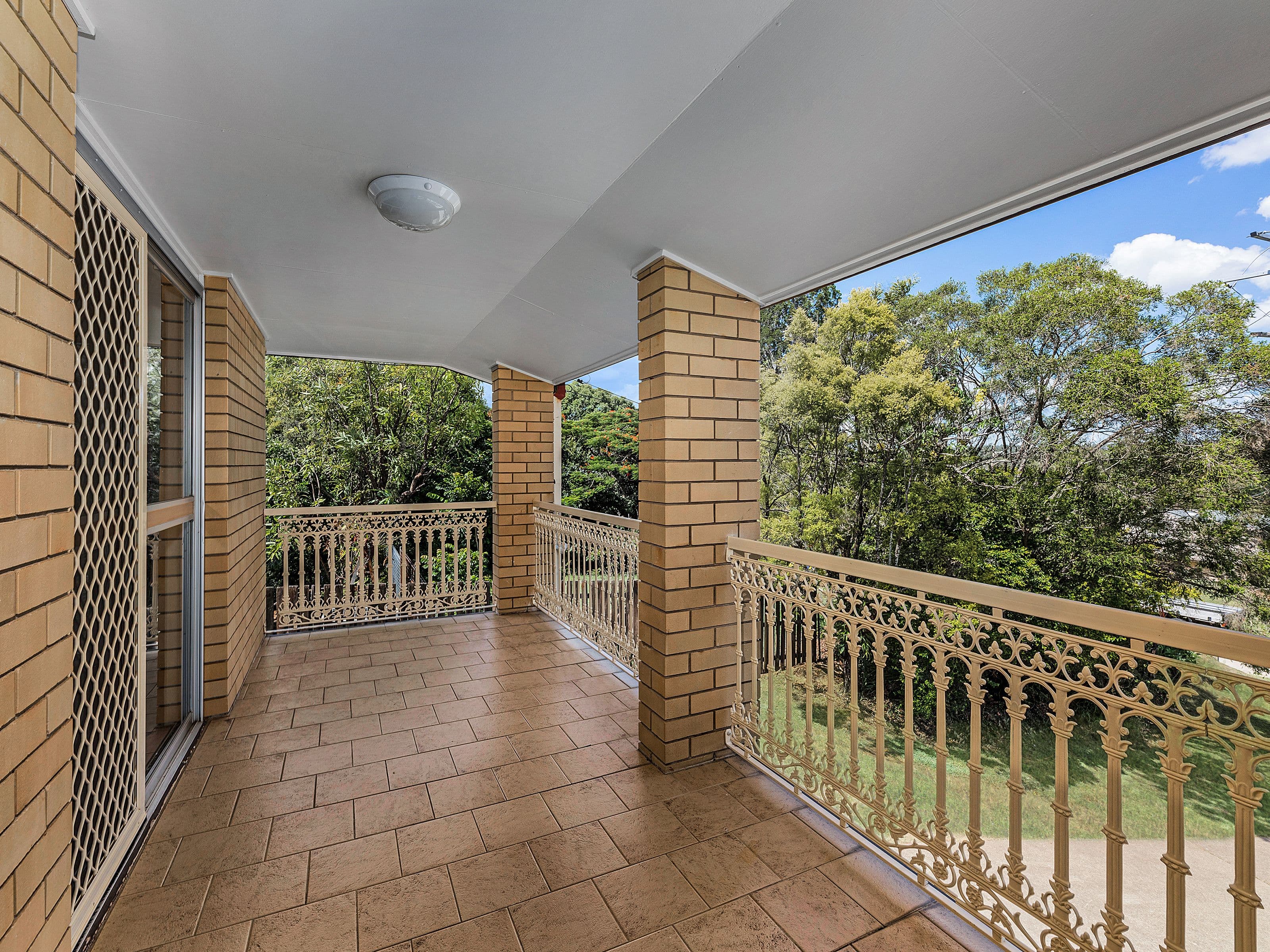 19 Skinner Crescent, Silkstone QLD 4304, Silkstone - Thumbnail 2