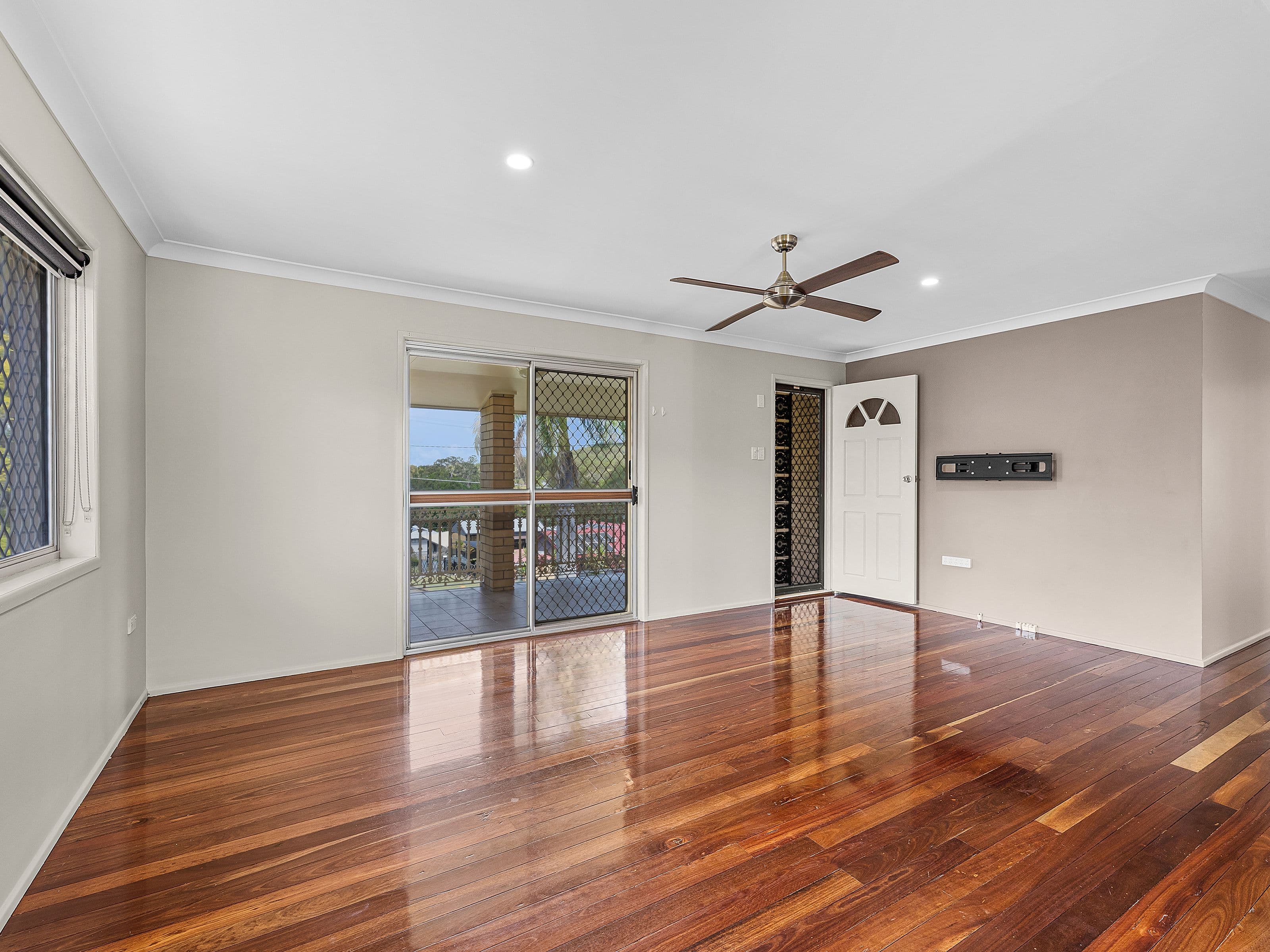 19 Skinner Crescent, Silkstone QLD 4304, Silkstone - Thumbnail 3