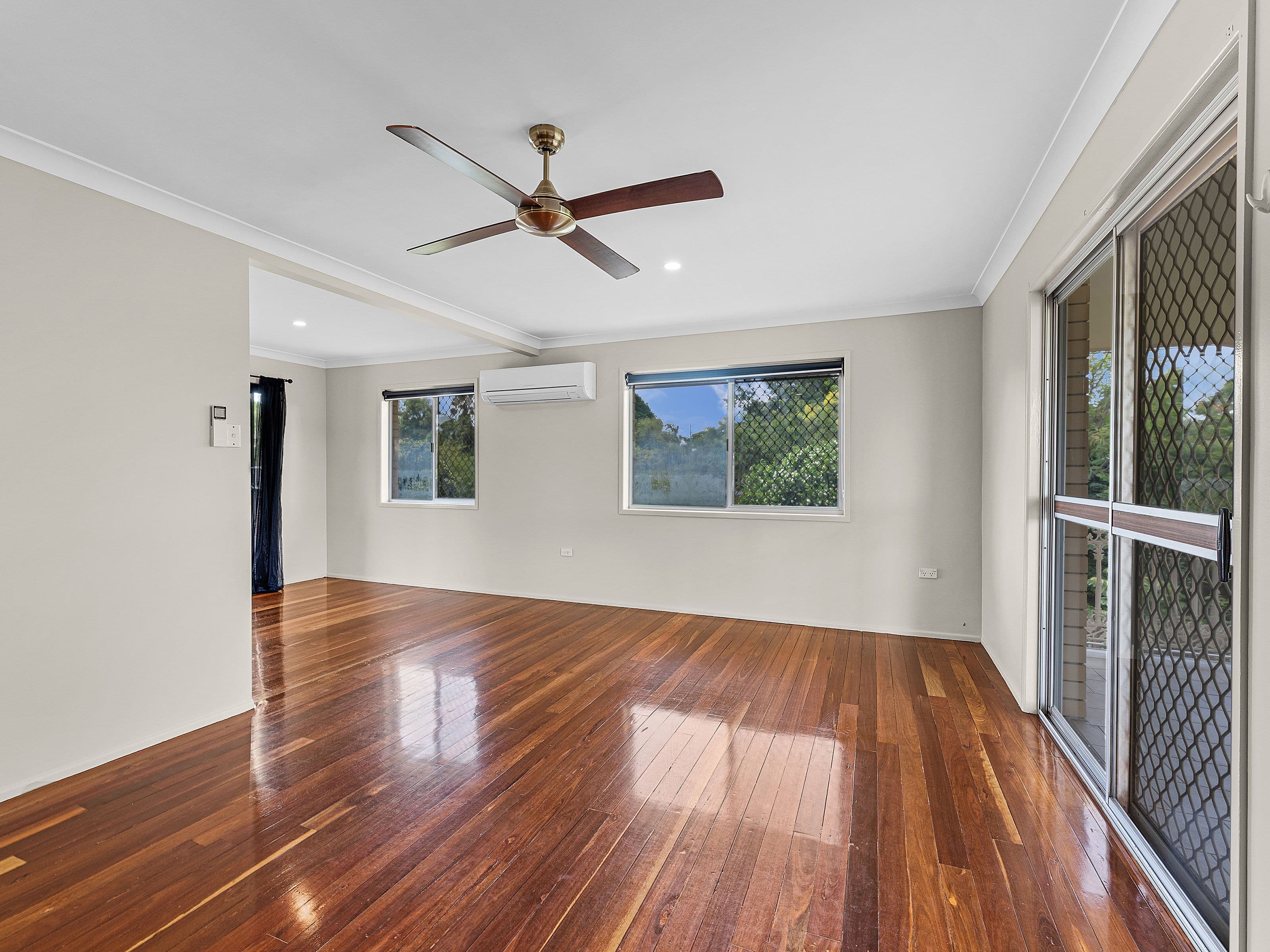 19 Skinner Crescent, Silkstone QLD 4304, Silkstone - Thumbnail 4