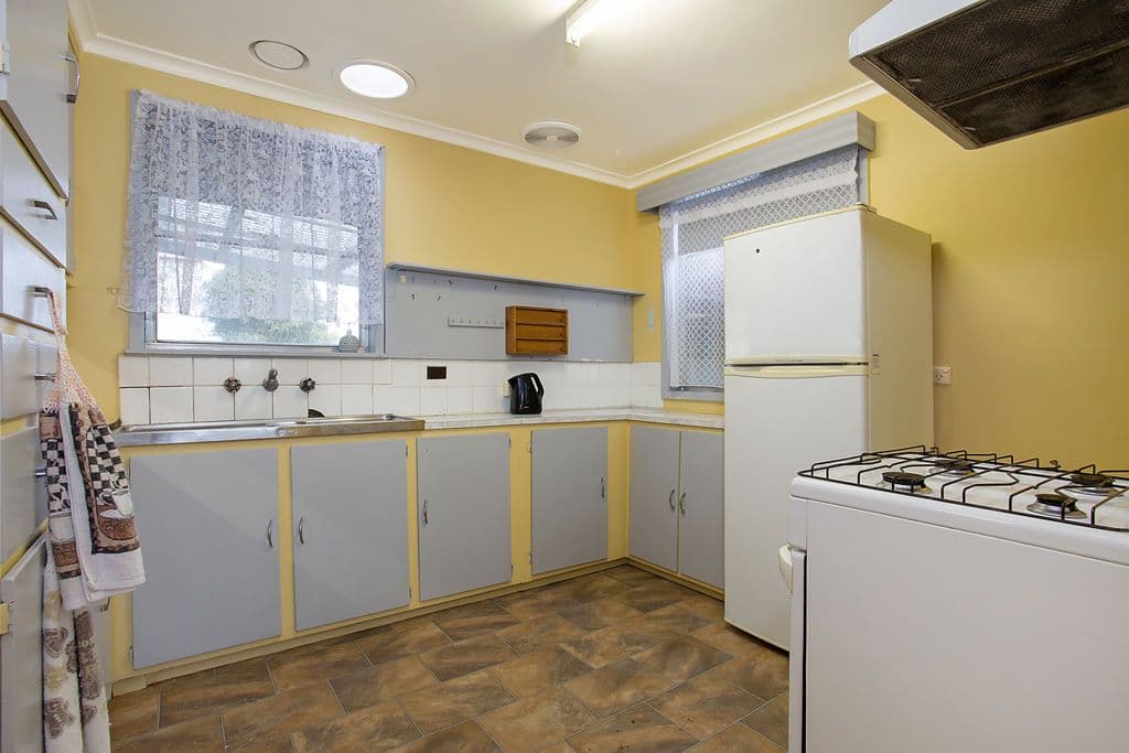 15 Tobruk Street, Cobden VIC 3266, Cobden - Thumbnail 6