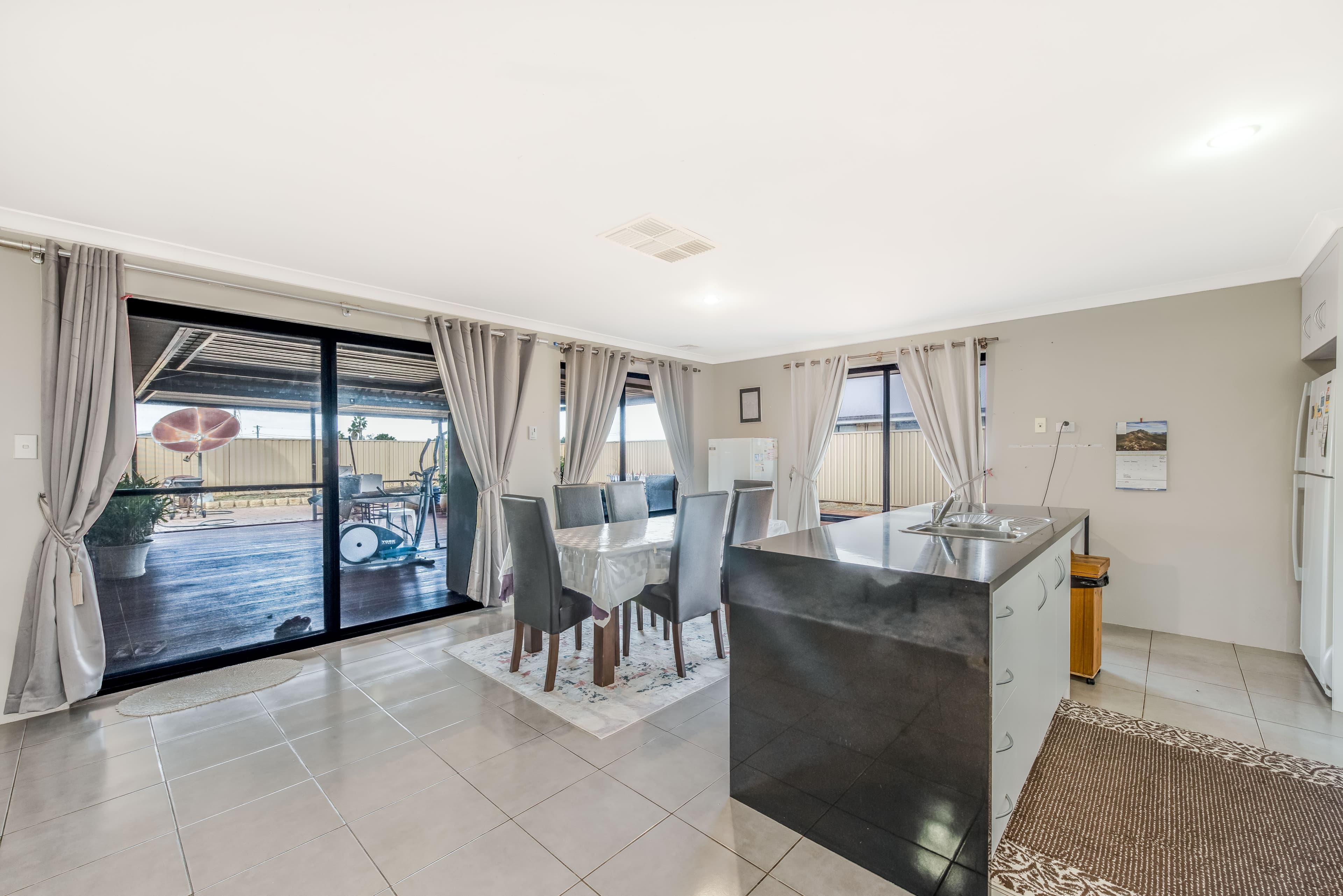 16 Rosapark Boulevard, Webberton WA 6530, Webberton - Thumbnail 3