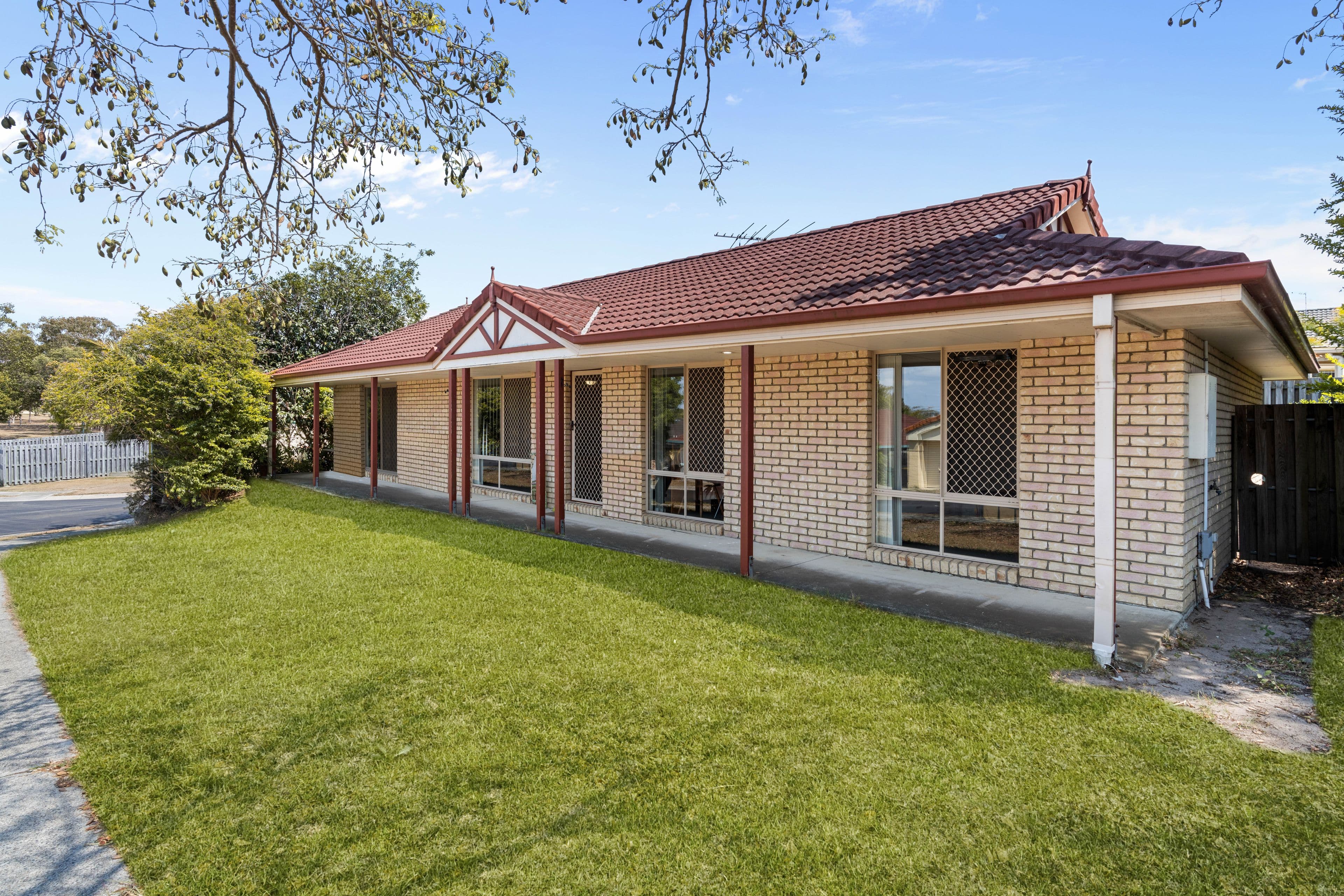 2 Spinny Court, Margate QLD 4019, Margate - Thumbnail 2