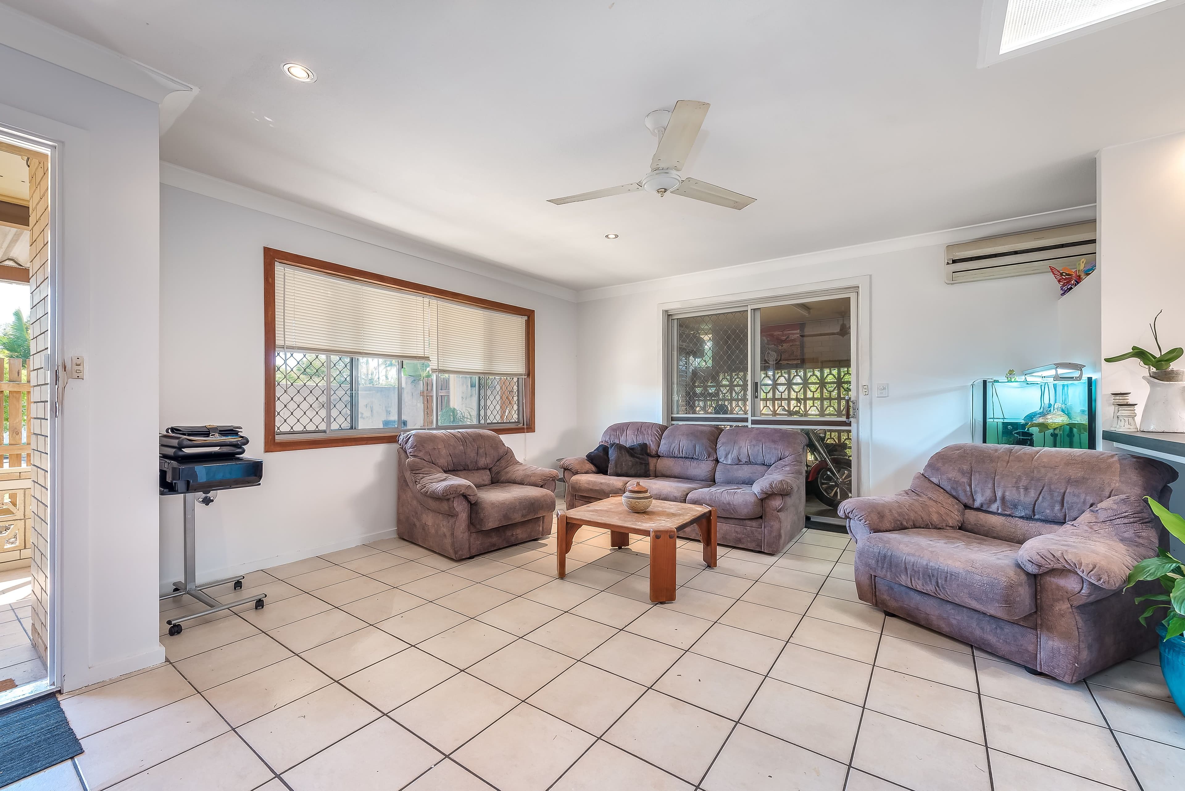 70 Ocean Street, Runaway Bay QLD 4216, Runaway Bay - Thumbnail 3