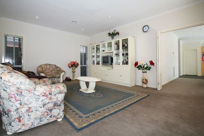 6 Silverleaf Drive, MELTON VIC 3337, Melton - Thumbnail 3