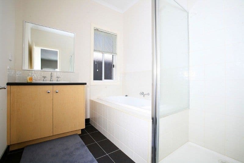 6 Silverleaf Drive, MELTON VIC 3337, Melton - Thumbnail 7