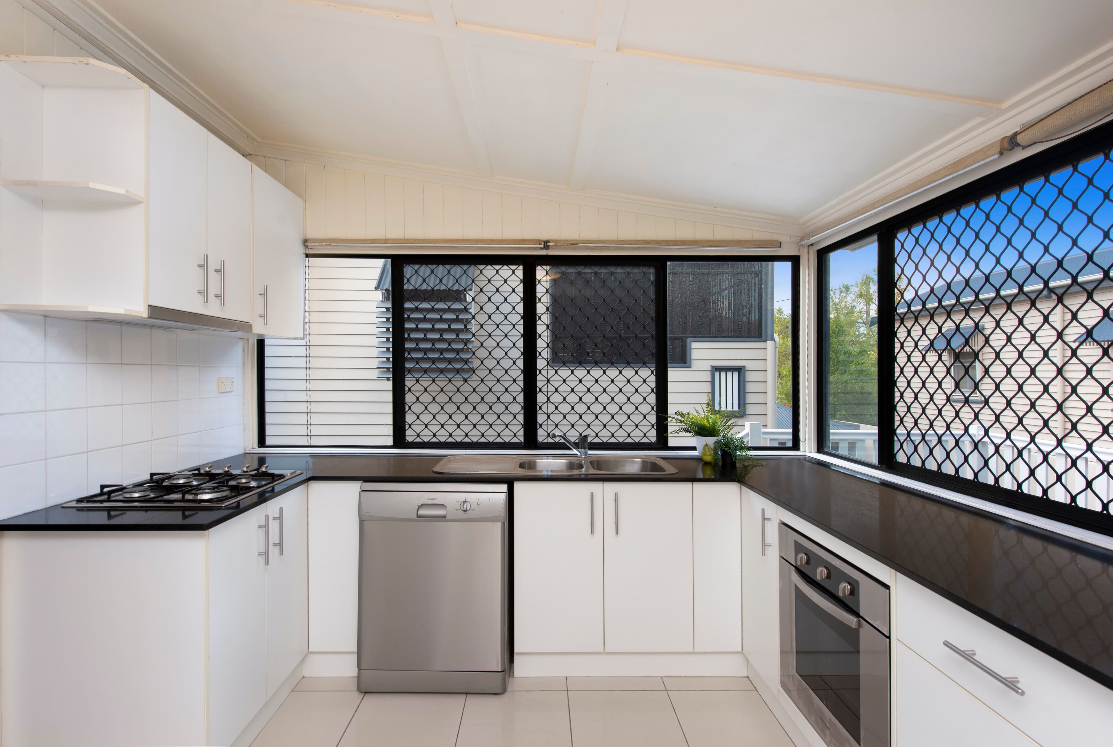 9 Bardsley Avenue, Greenslopes QLD 4120, Greenslopes - Thumbnail 4