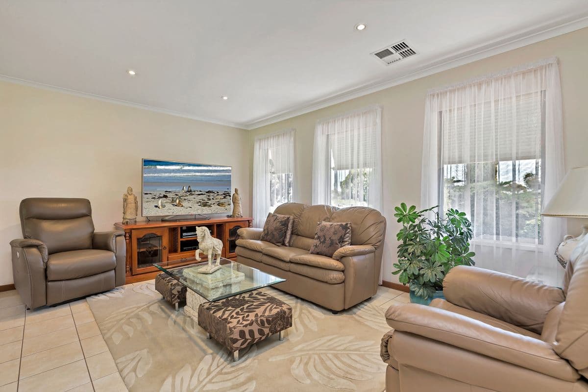27 Laver Avenue, Gulfview Heights SA 5096, Gulfview Heights - Thumbnail 2