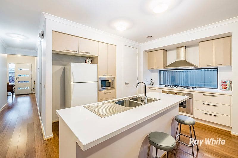 13 Hibernia Place, Cranbourne East VIC 3977, Cranbourne East - Thumbnail 2