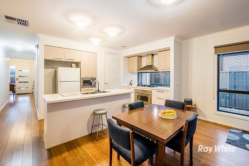 13 Hibernia Place, Cranbourne East VIC 3977, Cranbourne East - Thumbnail 4