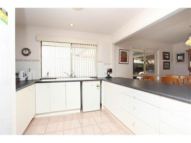 8 Santa Catalina Crescent, SEAFORD RISE SA 5169, Seaford Rise - Thumbnail 2