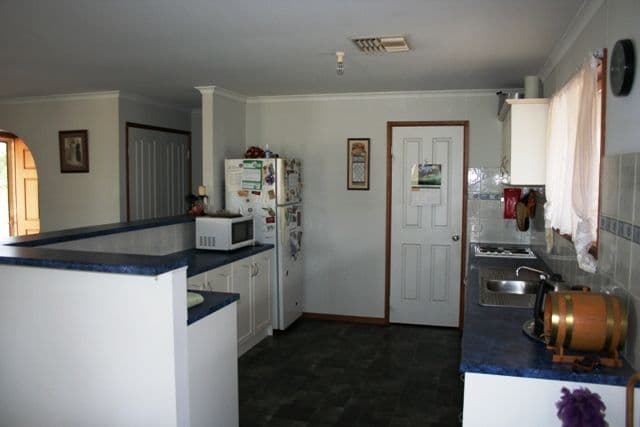 33 Lincoln Highway, COWELL SA 5602, Cowell - Thumbnail 2