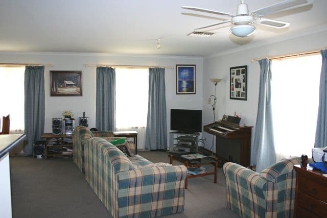 33 Lincoln Highway, COWELL SA 5602, Cowell - Thumbnail 3