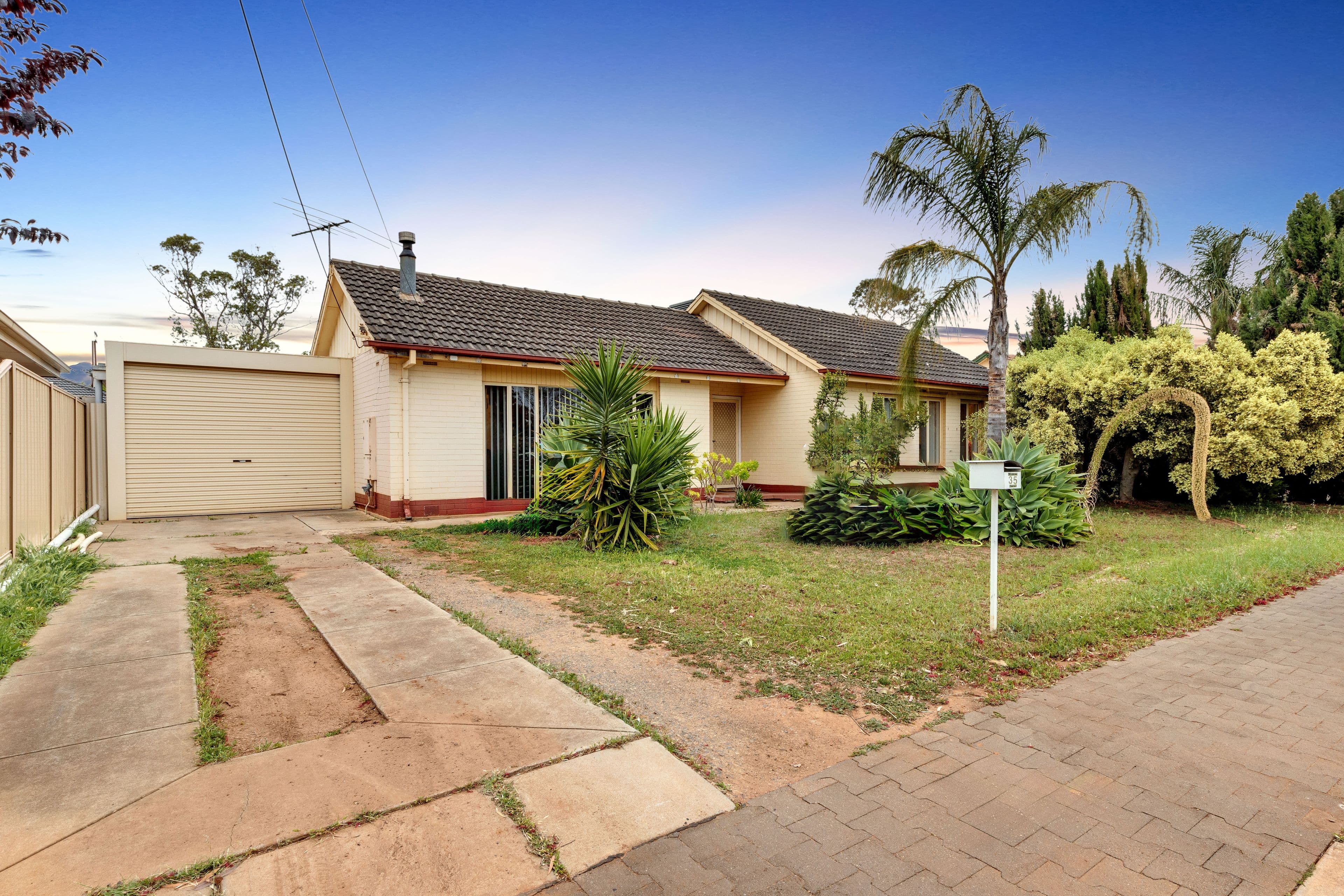 35 Davison Crescent, Smithfield Plains SA 5114, Smithfield Plains - Thumbnail 2