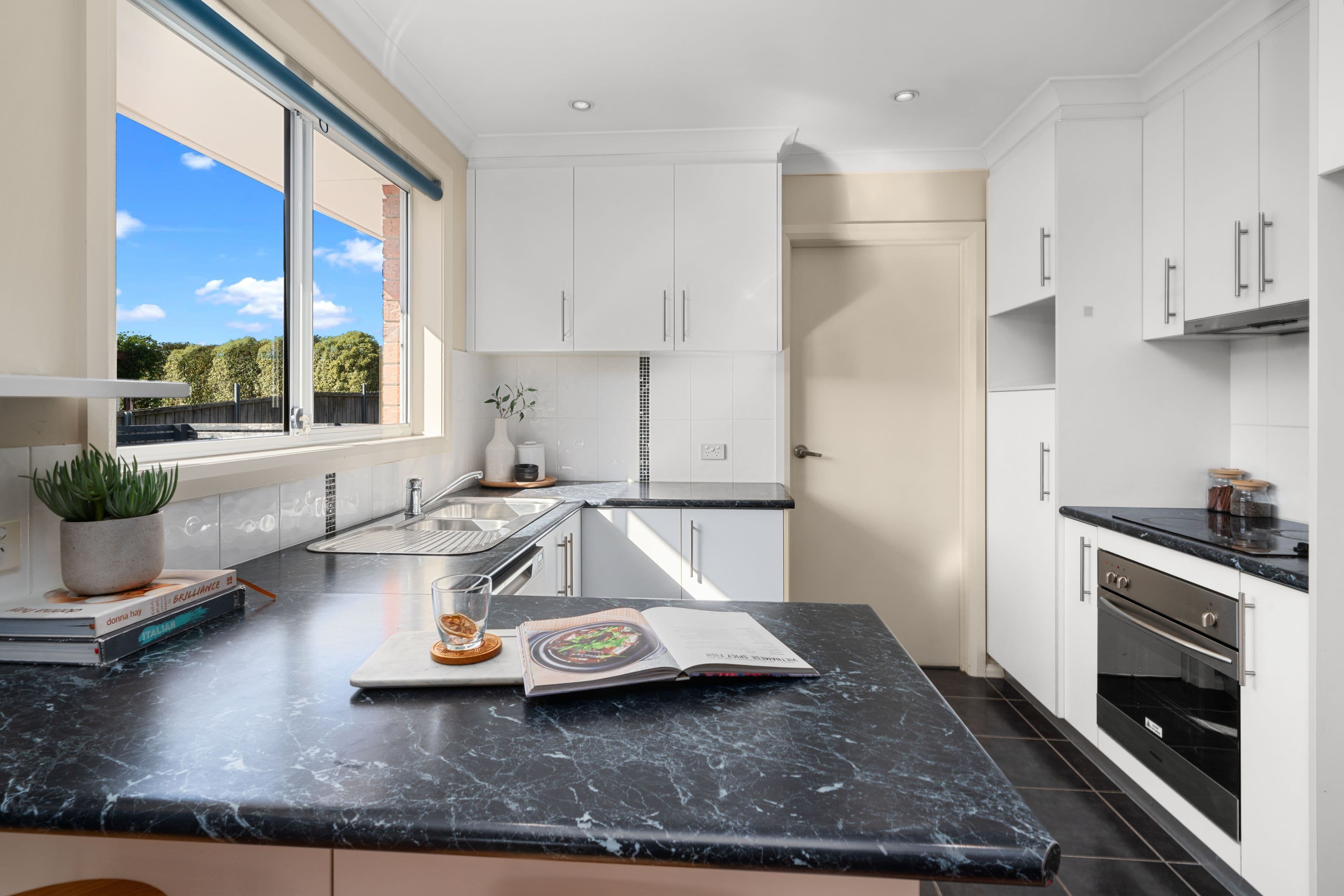 8 Gateway Drive, New Norfolk TAS 7140, New Norfolk - Thumbnail 8