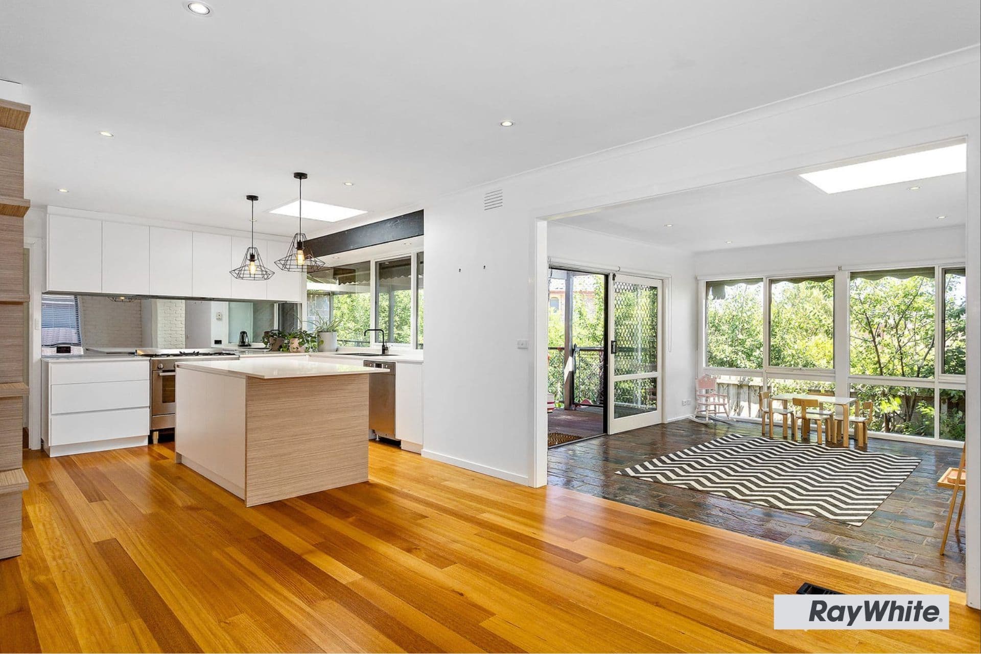2 Sutherland Court, Endeavour Hills VIC 3802, Endeavour Hills - Thumbnail 3