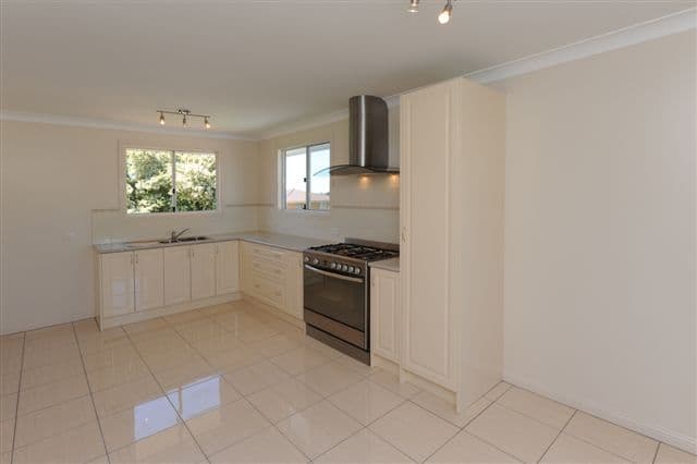 43 Flinders Street, CENTENARY HEIGHTS QLD 4350, Centenary Heights - Thumbnail 2