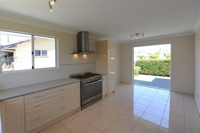 43 Flinders Street, CENTENARY HEIGHTS QLD 4350, Centenary Heights - Thumbnail 3
