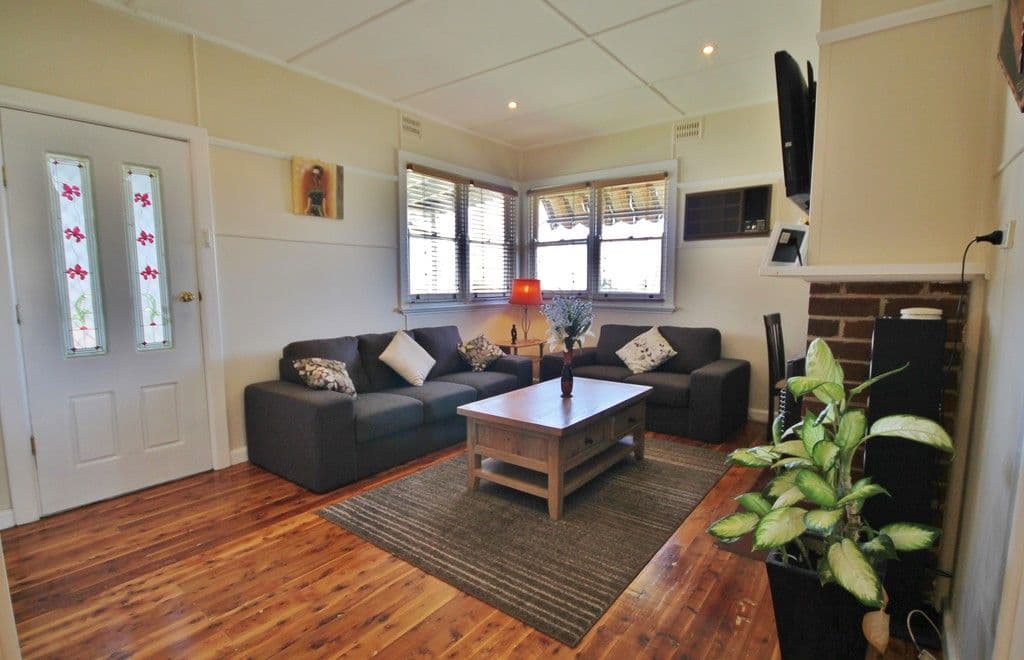 23 Karabah Avenue, Young NSW 2594, Young - Thumbnail 2